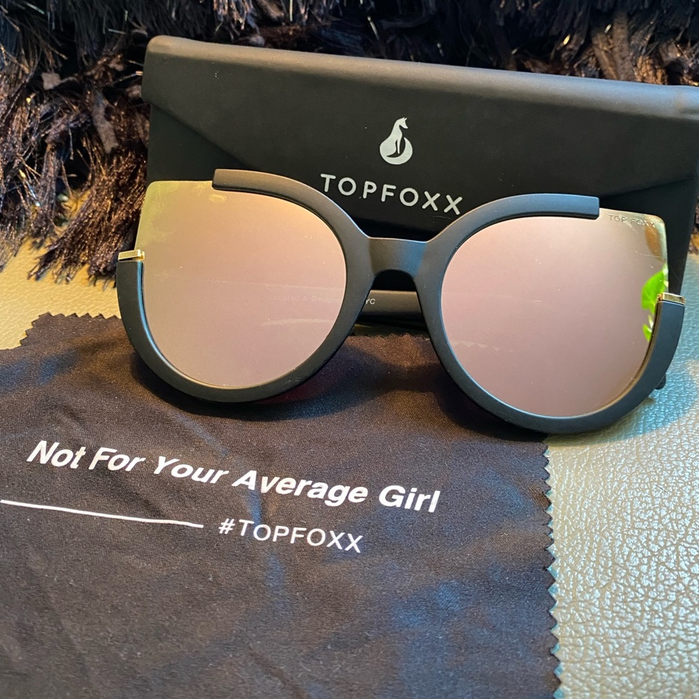 Topfoxx Sunglasses with case and cloth.